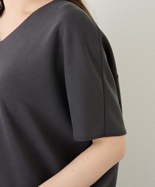RIVE DROITE(リヴドロワ)の「【セットアップ対応可能/接触冷感】ドレーピーカットソー(Tシャツ/カットソー・レディース・オフホワイト/ブラウン/チャコールグレー・FREE)」の18枚目の写真