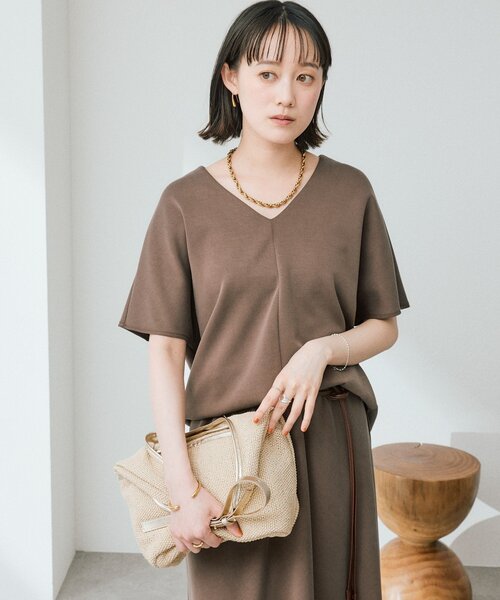 RIVE DROITE(リヴドロワ)の「【セットアップ対応可能/接触冷感】ドレーピーカットソー(Tシャツ/カットソー・レディース・オフホワイト/ブラウン/チャコールグレー・FREE)」の10枚目の写真