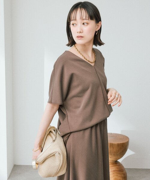 RIVE DROITE(リヴドロワ)の「【セットアップ対応可能/接触冷感】ドレーピーカットソー(Tシャツ/カットソー・レディース・オフホワイト/ブラウン/チャコールグレー・FREE)」の8枚目の写真