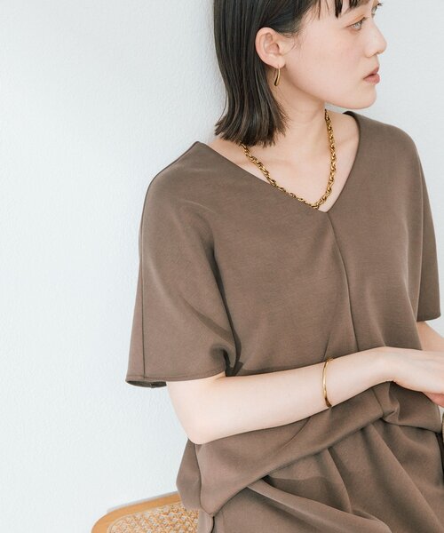 RIVE DROITE（リヴドロワ）の「【セットアップ着用可能/接触冷感】ドレーピーカットソー（Tシャツ/カットソー・レディース・オフホワイト/ブラウン/チャコールグレー・FREE）」の17枚目の写真