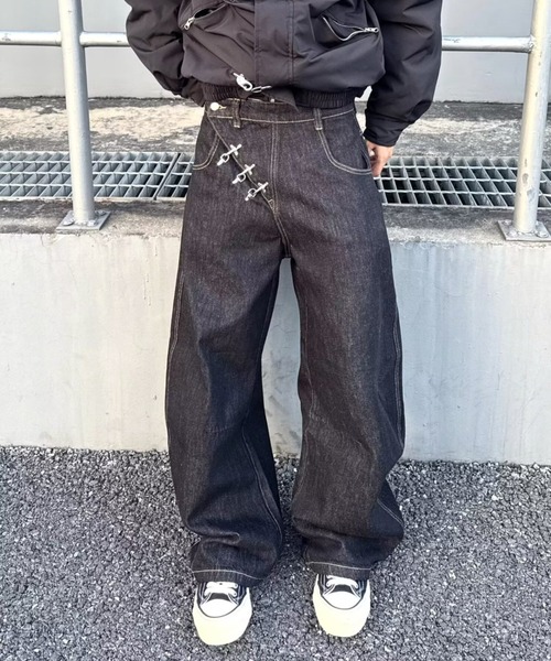 link lot(リンクロット)の「変形ファイヤーマンフックデザインワイドシルエットデニムパンツ(デニムパンツ・メンズ・ブラック・L/M)」の8枚目の写真