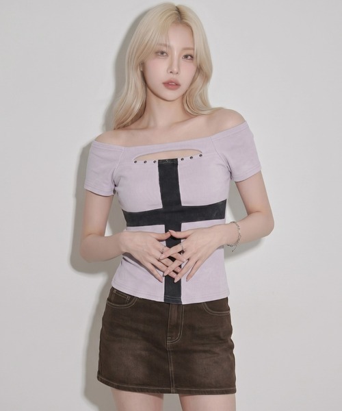 .KOM(ドットコム)の「A'GEM/9 × .kom 『.KOM/ドットケーオーエム』フロントクロスデザイン半袖トップス(Tシャツ/カットソー・レディース・グレー/ブラック/ライトグレー・FREE)」の13枚目の写真