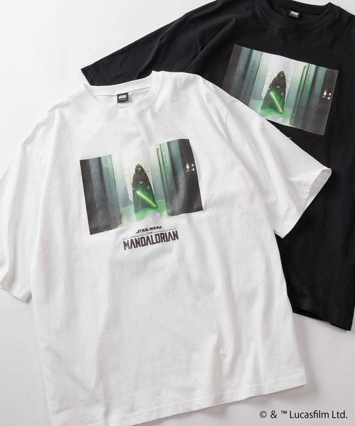 STAR WARS(スターウォーズ)の「【98】【STAR WARS/スターウォーズ】THE MANDALOIAN グラフィックプリント クルーネックTシャツ/バックプリント/ユニセックス/レディース/メンズ(Tシャツ/カットソー・メンズ・ブラック系/ブラック系1/ブラック系3/ホワイト系3/ブラック系2/ホワイト系/ホワイト系1/ホワイト系2・M/L)」の3枚目の写真