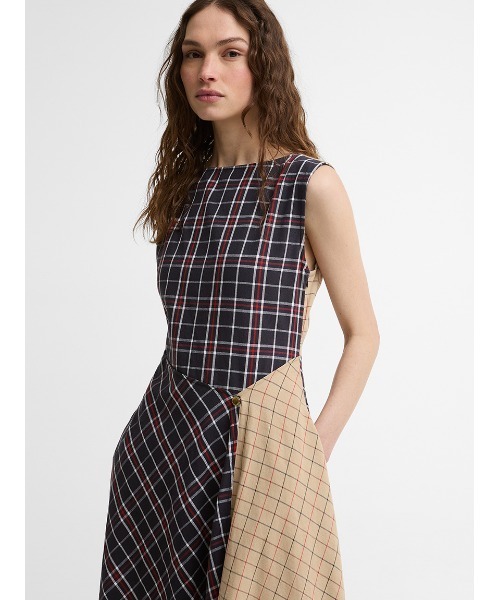 Barbour(バブアー)の「Dalburyタータン ミディ ワンピース(レディース)(ワンピース・レディース・ネイビー・6/8)」の3枚目の写真