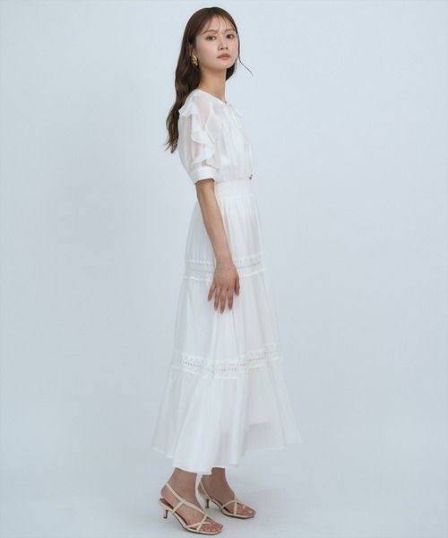 AND COUTURE(アンドクチュール)の「フリルスリーブレースティアードワンピース(ワンピース・レディース・オフホワイト/ネイビー/イエロー/グリーン・FREE)」の15枚目の写真