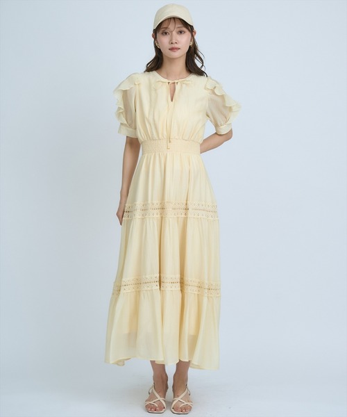 AND COUTURE(アンドクチュール)の「フリルスリーブレースティアードワンピース(ワンピース・レディース・オフホワイト/ネイビー/イエロー/グリーン・FREE)」の19枚目の写真