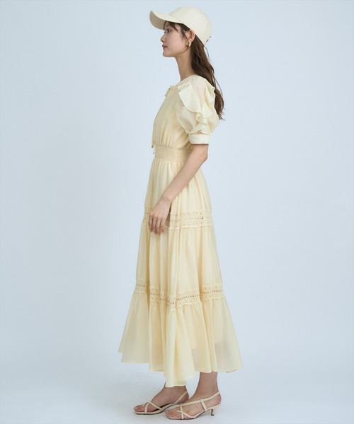AND COUTURE(アンドクチュール)の「フリルスリーブレースティアードワンピース(ワンピース・レディース・オフホワイト/ネイビー/イエロー/グリーン・FREE)」の21枚目の写真