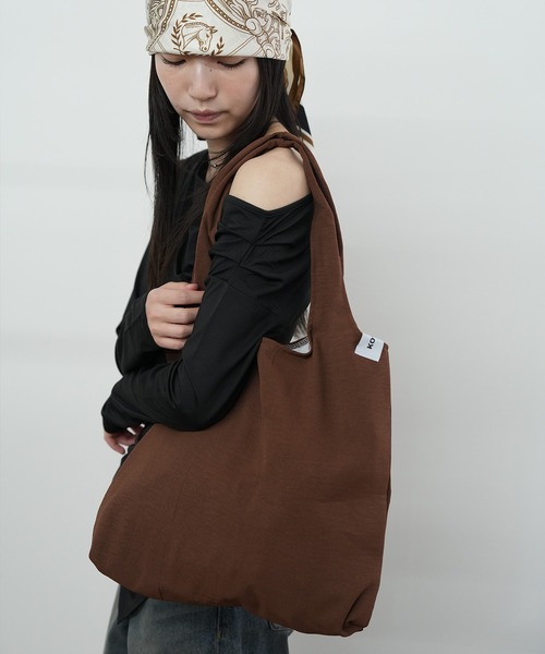 Kotoe(コトエ)の「シンプル カラートートバッグ A4サイズ収納可(トートバッグ・レディース・ピンク/ブルー/レッド/ブラウン/ブラック・FREE)」の3枚目の写真