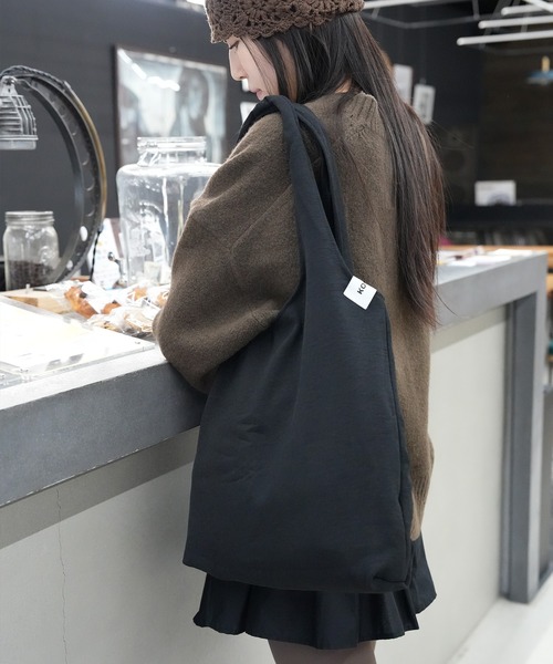 Kotoe(コトエ)の「シンプル カラートートバッグ A4サイズ収納可(トートバッグ・レディース・ピンク/ブルー/レッド/ブラウン/ブラック・FREE)」の2枚目の写真