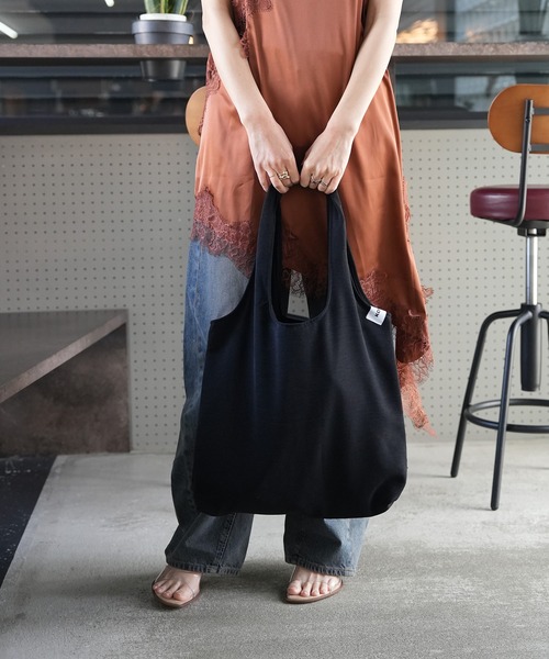 Kotoe(コトエ)の「シンプル カラートートバッグ A4サイズ収納可(トートバッグ・レディース・ピンク/ブルー/レッド/ブラウン/ブラック・FREE)」の18枚目の写真