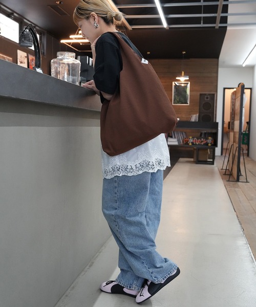 Kotoe(コトエ)の「シンプル カラートートバッグ A4サイズ収納可(トートバッグ・レディース・ピンク/ブルー/レッド/ブラウン/ブラック・FREE)」の6枚目の写真