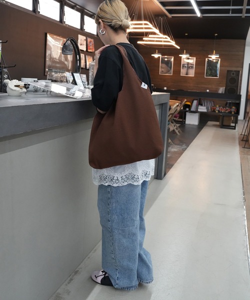 Kotoe(コトエ)の「シンプル カラートートバッグ A4サイズ収納可(トートバッグ・レディース・ピンク/ブルー/レッド/ブラウン/ブラック・FREE)」の7枚目の写真