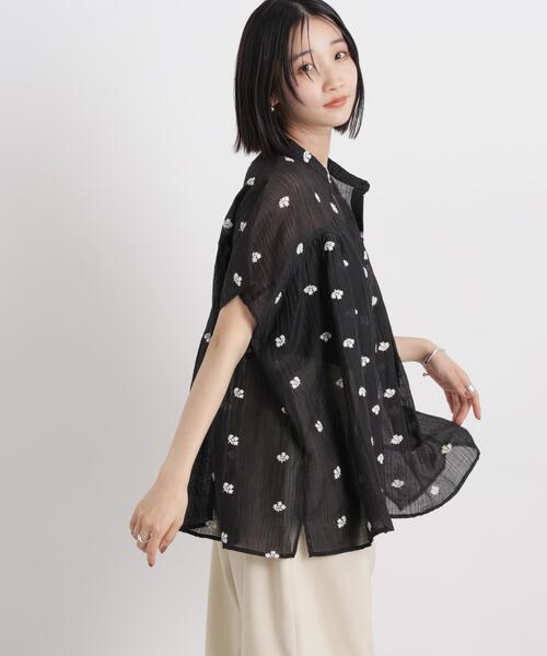 NANO universe(ナノユニバース)の「小花柄エンブロイダリーシアーワイドブラウス(シャツ/ブラウス・レディース・アイボリー/ブラック・FREE)」の4枚目の写真
