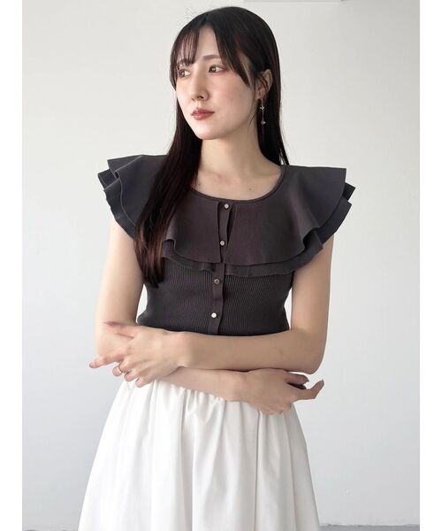 MERCURYDUO(マーキュリーデュオ)の「編み変化ノースリーブラッフルコンパクトニット(ニット/セーター・レディース・チャコールグレー/オフホワイト/ライトブルー・FREE)」の7枚目の写真