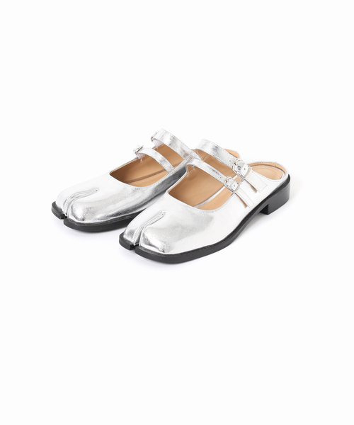 U by SPICK&SPAN(ユーバイスピックアンドスパン)の「PAES/ぺイズ Double Buckle Mule metal(その他シューズ・レディース・シルバー・23cm/24cm/23.5cm)」の2枚目の写真