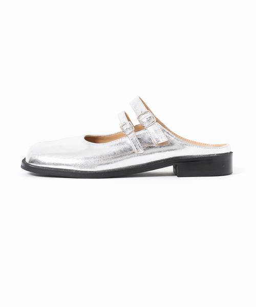 U by SPICK&SPAN(ユーバイスピックアンドスパン)の「PAES/ぺイズ Double Buckle Mule metal(その他シューズ・レディース・シルバー・23cm/24cm/23.5cm)」の3枚目の写真