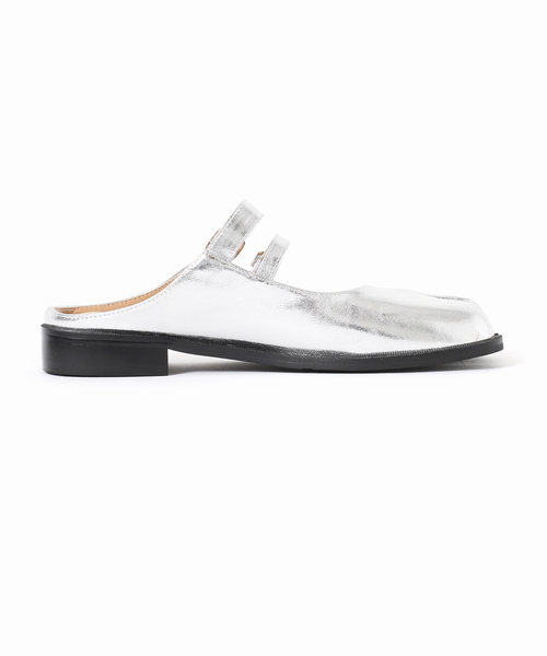 U by SPICK&SPAN(ユーバイスピックアンドスパン)の「PAES/ぺイズ Double Buckle Mule metal(その他シューズ・レディース・シルバー・23cm/24cm/23.5cm)」の4枚目の写真