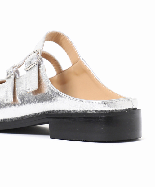 U by SPICK&SPAN(ユーバイスピックアンドスパン)の「PAES/ぺイズ Double Buckle Mule metal(その他シューズ・レディース・シルバー・23cm/24cm/23.5cm)」の7枚目の写真