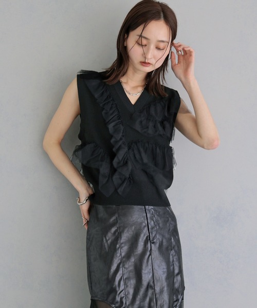 &g'aime（アンジェム）の「【&ｇ'aime 】チュールラッフルニットベスト　Tulle Ruffle Knit Vest（ベスト・レディース・アイボリー/ブラック/ブラウン・FREE）」の3枚目の写真