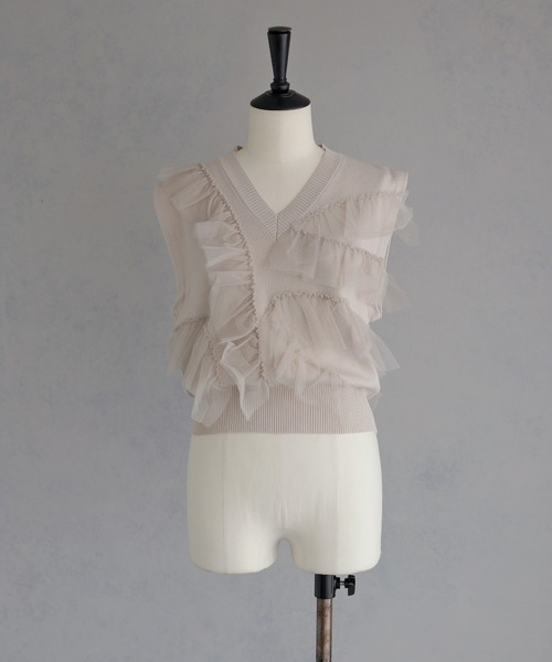 &g'aime（アンジェム）の「【&ｇ'aime 】チュールラッフルニットベスト　Tulle Ruffle Knit Vest（ベスト・レディース・アイボリー/ブラック/ブラウン・FREE）」の4枚目の写真