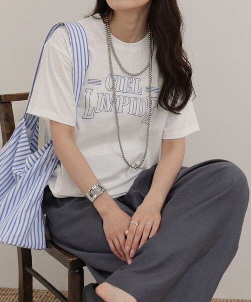 fredy emue(フレディエミュ)の「アウトラインロゴTシャツ(Tシャツ/カットソー・レディース・チャコールグレー/ネイビー/オフホワイト・38)」の1枚目の写真