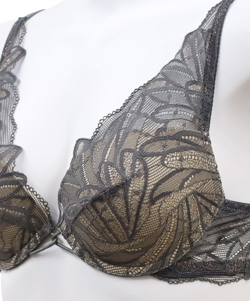 ANNEBRA(アンブラ)の「Leo Sonata デコルテレースモールドカップブラジャー(ブラジャー・レディース・ライトブラウン/ダークグレー・C75/C70/B75/B70/G75/G70/F75/F70/E80/E75/E70/D80/D75/D70/C80)」の16枚目の写真