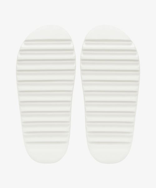Yeezy(イージー)の「YS-01 White(サンダル・レディース・その他・13/12/11/10/8)」の4枚目の写真