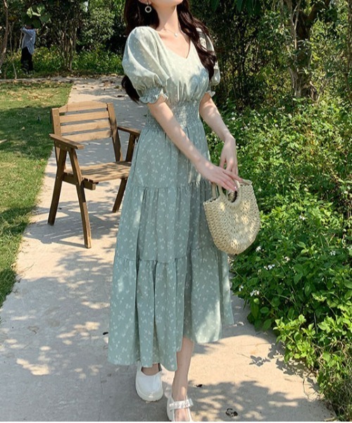＆soiree（アンドソワレ）の「Vネック花柄ウエストシャーリング半袖ワンピース（ワンピース・レディース・グリーン/ホワイト・MEDIUM/X-LARGE/LARGE）」の6枚目の写真