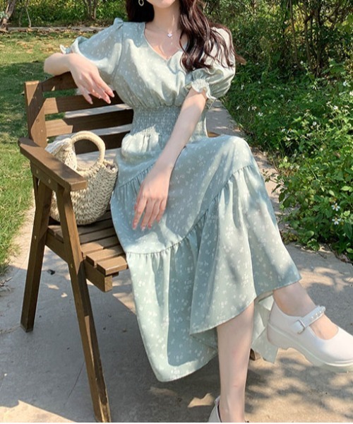 ＆soiree（アンドソワレ）の「Vネック花柄ウエストシャーリング半袖ワンピース（ワンピース・レディース・グリーン/ホワイト・MEDIUM/X-LARGE/LARGE）」の7枚目の写真