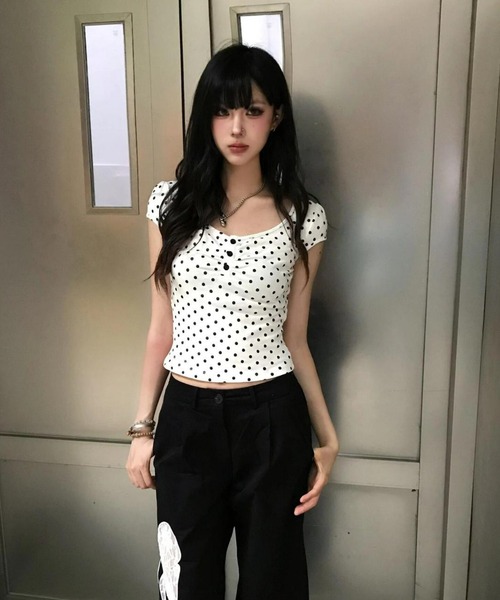gossip!ロサンゼルス(ゴシップロサンゼルス)の「【Y2Kガーリー】 半袖 ドット柄 ヘンリーネック カットソー タイト(Tシャツ/カットソー・レディース・ドット・M)」の10枚目の写真