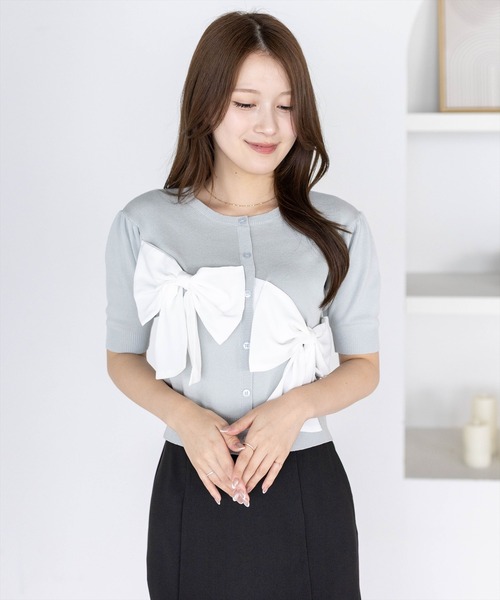 CLEAR BASIC（クリアベーシック）の「リボンデザインニットトップス［骨格ウェーブ／フェミニン／ガーリー／大人かわいい／華やか］（ニット/セーター・レディース・ブラック/レモンイエロー/グレー系その他・F）」の3枚目の写真