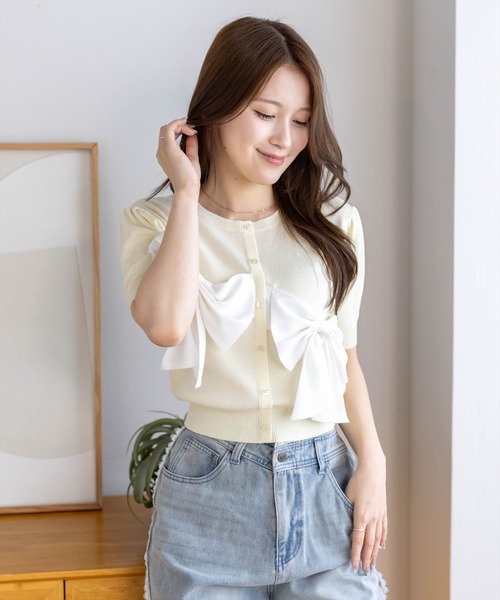 CLEAR BASIC（クリアベーシック）の「リボンデザインニットトップス［骨格ウェーブ／フェミニン／ガーリー／大人かわいい／華やか］（ニット/セーター・レディース・ブラック/レモンイエロー/グレー系その他・F）」の4枚目の写真