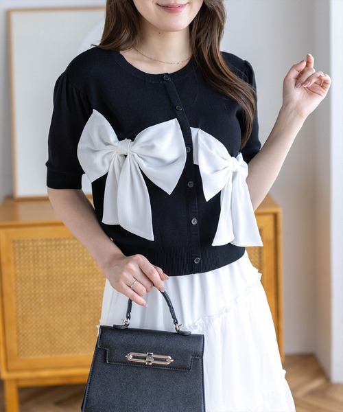 CLEAR BASIC（クリアベーシック）の「リボンデザインニットトップス［骨格ウェーブ／フェミニン／ガーリー／大人かわいい／華やか］（ニット/セーター・レディース・ブラック/レモンイエロー/グレー系その他・F）」の8枚目の写真