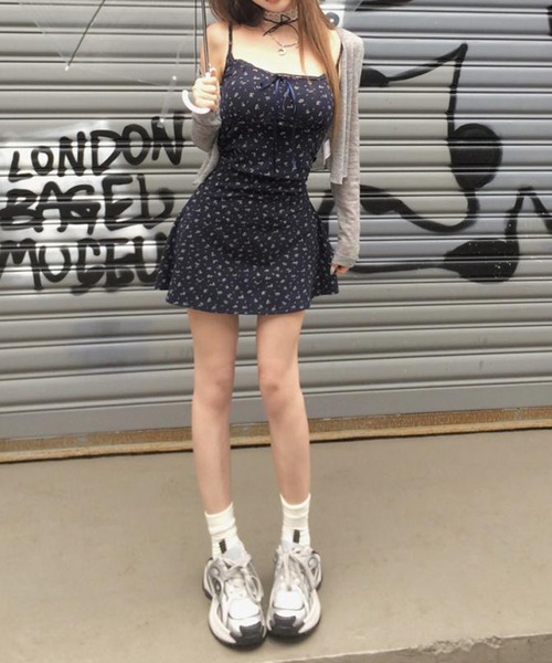 HALEY PESCA(ヘーリーペスカ)の「HALEY PESCA/小花柄キャミワンピカーディガンセット(ワンピース・レディース・ネイビー・FREE)」の2枚目の写真