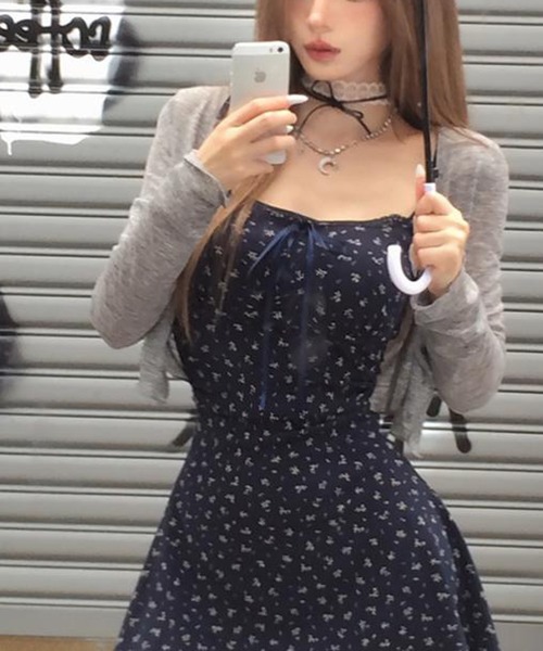 HALEY PESCA(ヘーリーペスカ)の「HALEY PESCA/小花柄キャミワンピカーディガンセット(ワンピース・レディース・ネイビー・FREE)」の4枚目の写真
