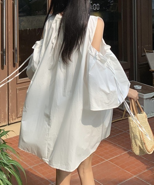 FLINEA(フリネア)の「オフショルダーリボンチュニック(チュニック・レディース・ブラック/ホワイト/ブラウン・FREE)」の4枚目の写真