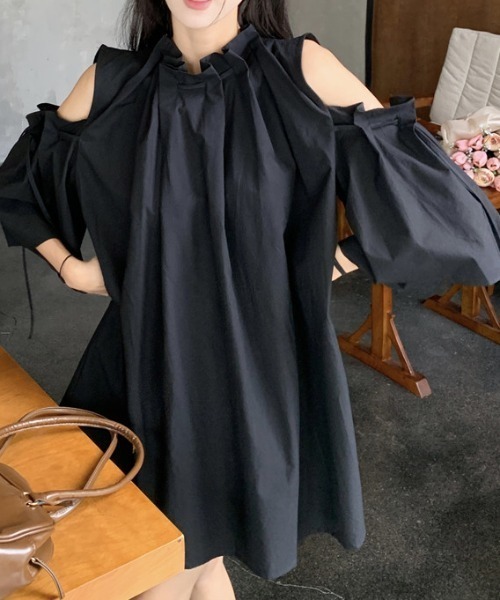 FLINEA(フリネア)の「オフショルダーリボンチュニック(チュニック・レディース・ブラック/ホワイト/ブラウン・FREE)」の11枚目の写真