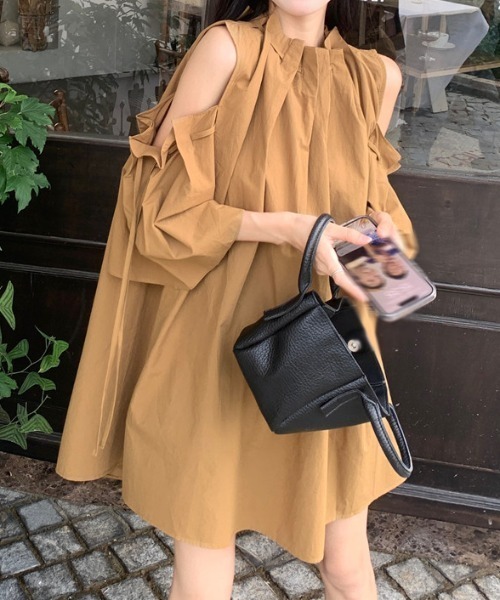 FLINEA(フリネア)の「オフショルダーリボンチュニック(チュニック・レディース・ブラック/ホワイト/ブラウン・FREE)」の18枚目の写真