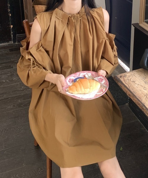 FLINEA(フリネア)の「オフショルダーリボンチュニック(チュニック・レディース・ブラック/ホワイト/ブラウン・FREE)」の20枚目の写真
