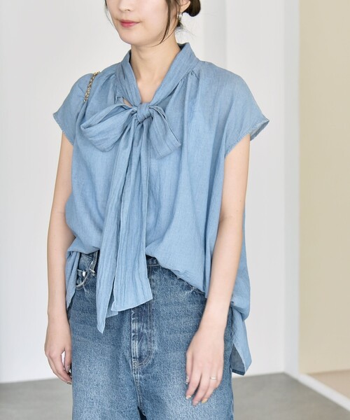quaranciel（カランシエル）の「quaranciel:〈手洗い可能〉シアー デニム ボウタイ フレンチスリーブ ブラウス（シャツ/ブラウス・レディース・ブルー/ライトブルー・ONE SIZE）」の11枚目の写真