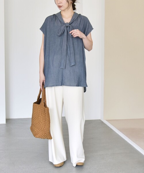 quaranciel（カランシエル）の「quaranciel:〈手洗い可能〉シアー デニム ボウタイ フレンチスリーブ ブラウス（シャツ/ブラウス・レディース・ブルー/ライトブルー・ONE SIZE）」の13枚目の写真