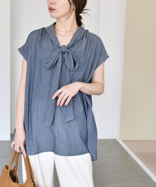 quaranciel（カランシエル）の「quaranciel:〈手洗い可能〉シアー デニム ボウタイ フレンチスリーブ ブラウス（シャツ/ブラウス・レディース・ブルー/ライトブルー・ONE SIZE）」の15枚目の写真
