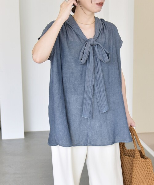 quaranciel（カランシエル）の「quaranciel:〈手洗い可能〉シアー デニム ボウタイ フレンチスリーブ ブラウス（シャツ/ブラウス・レディース・ブルー/ライトブルー・ONE SIZE）」の17枚目の写真