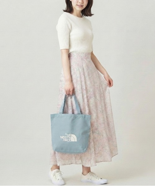 THE NORTH FACE(ザノースフェイス)の「【THE NORTH FACE/ザノースフェイス】LOGO COTTON BAG M ロゴ コットントートバッグ キャンバストート A4対応 ユニセックス(トートバッグ・レディース・ブラック/ダークオレンジ/ナチュラル/サックスブルー・ONE SIZE)」の3枚目の写真