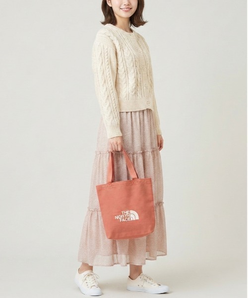 THE NORTH FACE(ザノースフェイス)の「【THE NORTH FACE/ザノースフェイス】LOGO COTTON BAG M ロゴ コットントートバッグ キャンバストート A4対応 ユニセックス(トートバッグ・レディース・ブラック/ダークオレンジ/ナチュラル/サックスブルー・ONE SIZE)」の4枚目の写真