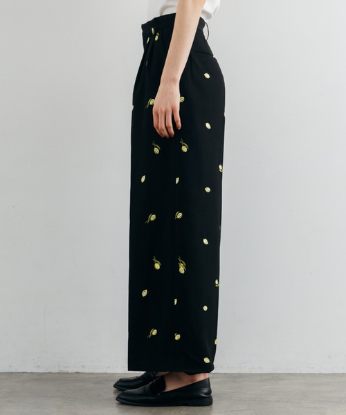 CREDONA(クレドナ)の「MOTIF EMBROIDERY PANTS/モチーフエンブロイダリーパンツ(その他パンツ・レディース・ブラック・0/1)」の10枚目の写真