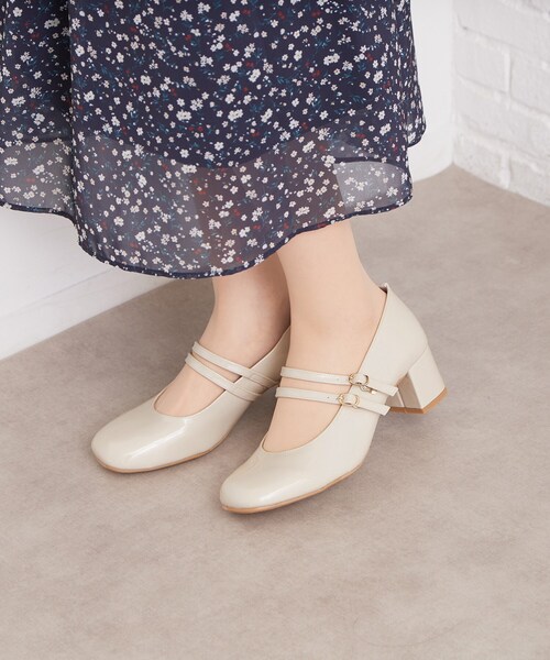 ESPERANZA(エスペランサ)の「Wストラップスクエアエナメルパンプス(パンプス・レディース・ブラック系1/ダークブラウン系1/アイボリー系1/ワイン系3・22.5cm/23.5cm/24.5cm/23.0cm/24.0cm)」の5枚目の写真