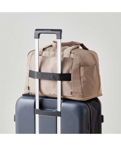 Belle Maison(ベルメゾン)の「旅先での整理整頓もラク!荷造り上手な「タテ拡張」ボストンバッグ(トートバッグ・レディース・グレイッシュベージュ/ブラック/ネイビー・-)」の16枚目の写真