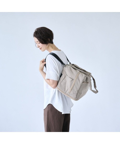 Belle Maison(ベルメゾン)の「旅先での整理整頓もラク!荷造り上手な「タテ拡張」ボストンバッグ(トートバッグ・レディース・グレイッシュベージュ/ブラック/ネイビー・-)」の20枚目の写真