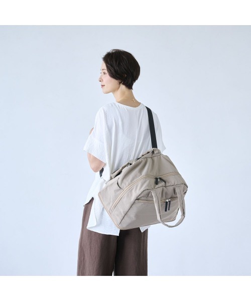 Belle Maison(ベルメゾン)の「旅先での整理整頓もラク!荷造り上手な「タテ拡張」ボストンバッグ(トートバッグ・レディース・グレイッシュベージュ/ブラック/ネイビー・-)」の21枚目の写真